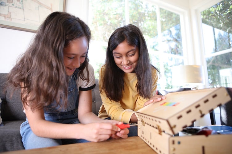DIY computer kit teaches STEM skills to kids