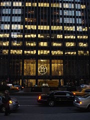 Evening view of the Park Avenue elevation. Source: official-ly cool / CC BY-SA 3.0