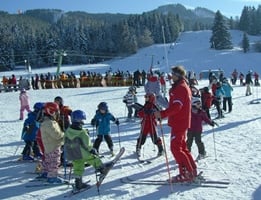 Locating lost students can improve skier safety and instructor efficiency. Image credit: Pixabay.