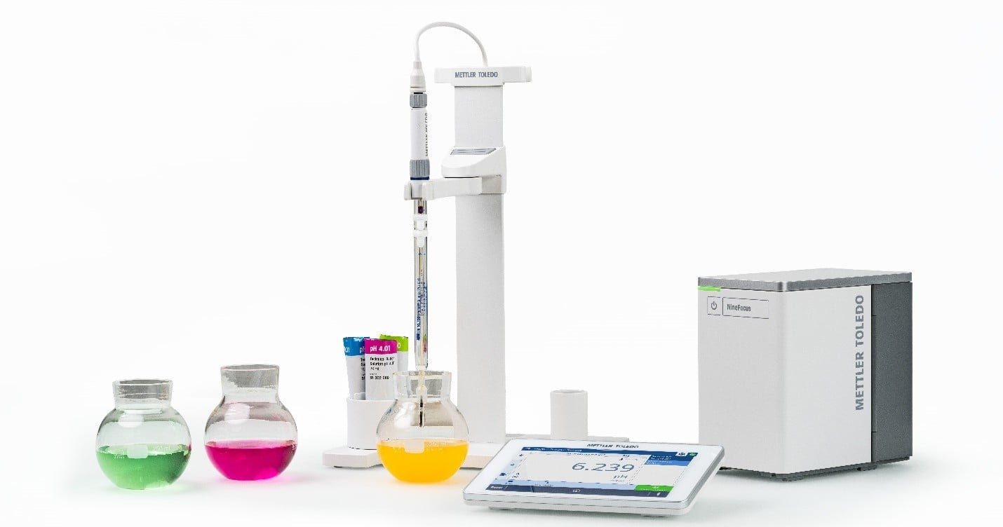 pH measurement of paint solution featuring a pH sensor with integrated temperature control for accurate results. 