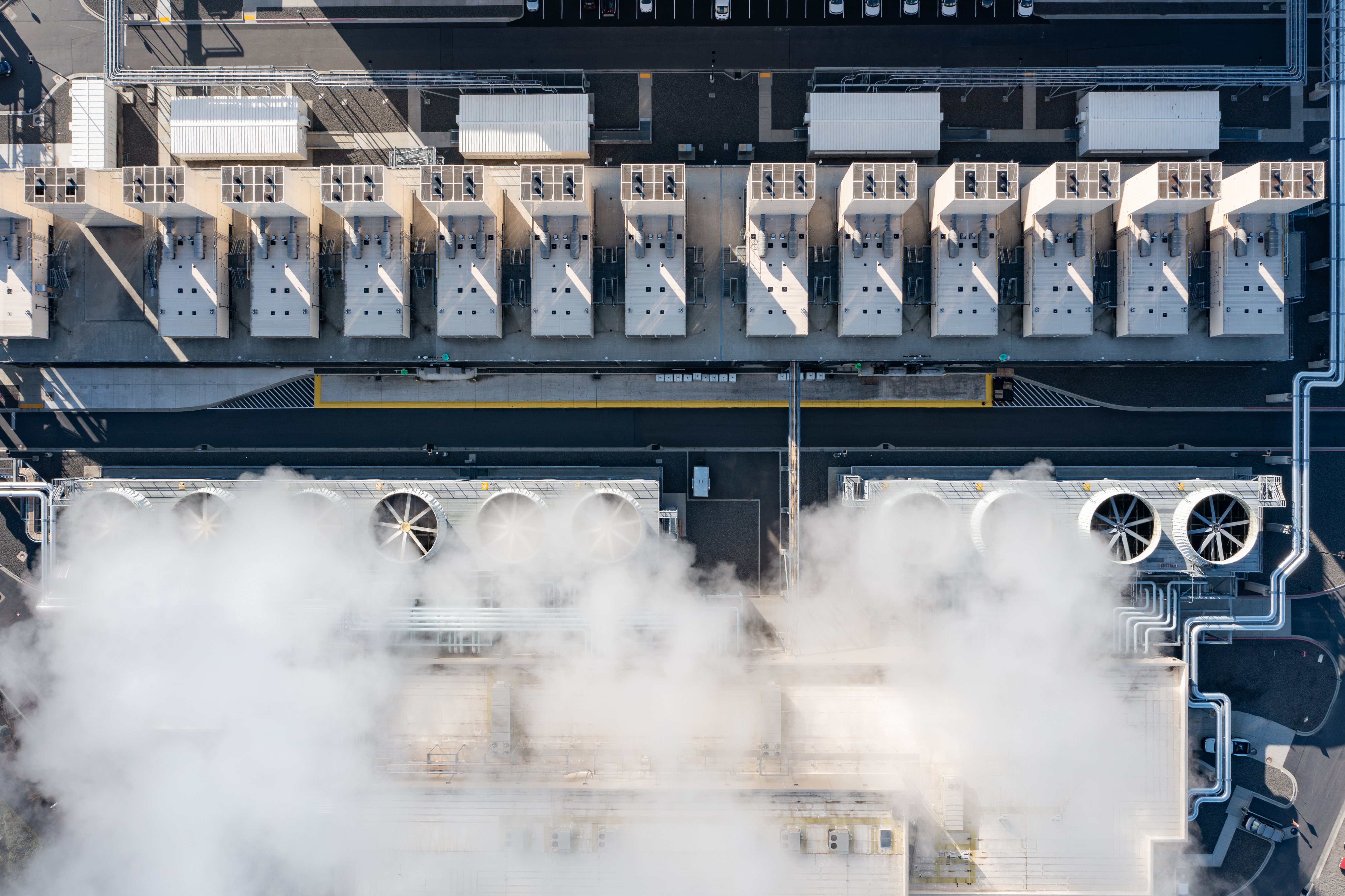 Large data centers combine high availability requirements, high load factors, and short service timelines. Source: Hrach/Adobe stock