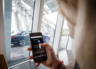 Bosch and Daimler to develop automated parking systems using an app from the smartphone. Image source: Bosch.com