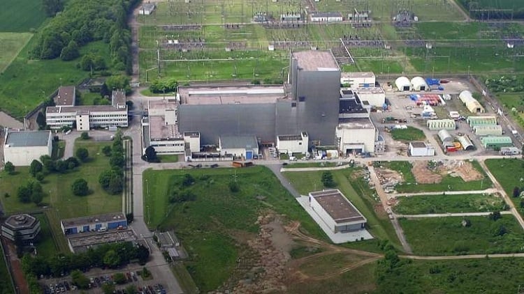 Batteries to energize former nuclear power plant