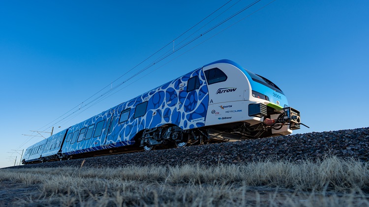 Hydrogen-powered train sets distance record without refueling