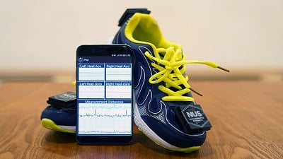 MANA 2.0 captures raw data in real-time for gait analysis. Measurements sent to the user’s smartphone include step width and acceleration and rotation in the left and right heel during movement. Source: NUS