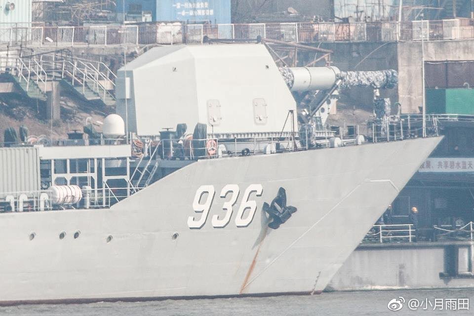 The suspected railgun mounted on the bow of China’s type 072III-class landing ship, the Haiyang Shan. Source: Dafeng Cao