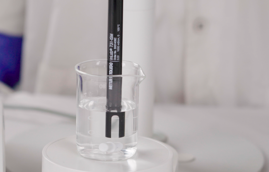 Figure 2. Measurement of battery electrolyte conductivity with the InLab 731-ISM sensor to support battery research and quality control. Source: Mettler Toledo