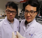 Yang Hyunsoo (right) and Wu Yang from the NUS Faculty of Engineering and NUS Nanoscience and Nanotechnology Institute.