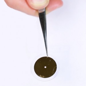 The portable polarization camera is about two centimeters in diameter and uses a metasurface with an array of subwavelength spaced nanopillars to direct light based on its polarization. Source: Eliza Grinnell/Harvard SEAS
