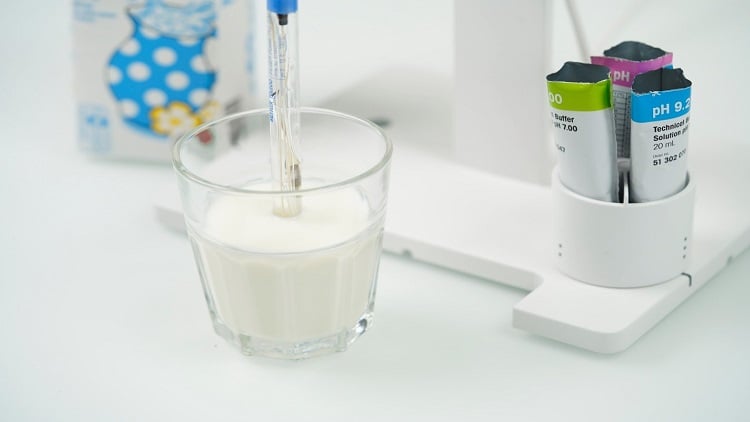 Measuring the pH of milk