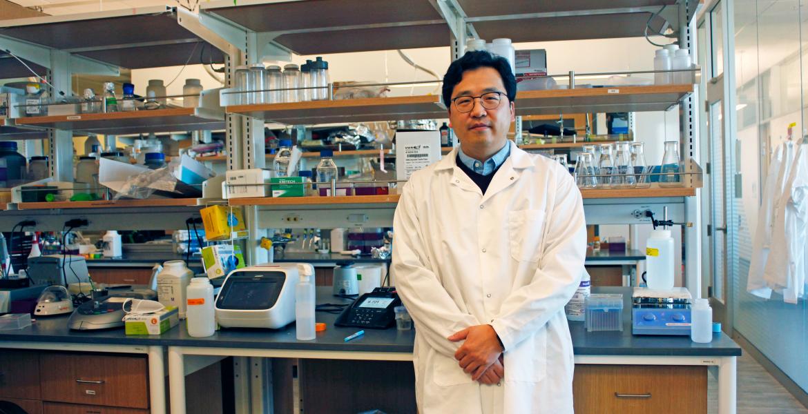 Minkyu Kim, assistant professor in the lab. Source: University of Arizona