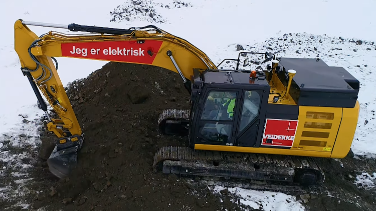 How the world’s first large-scale electric excavator works