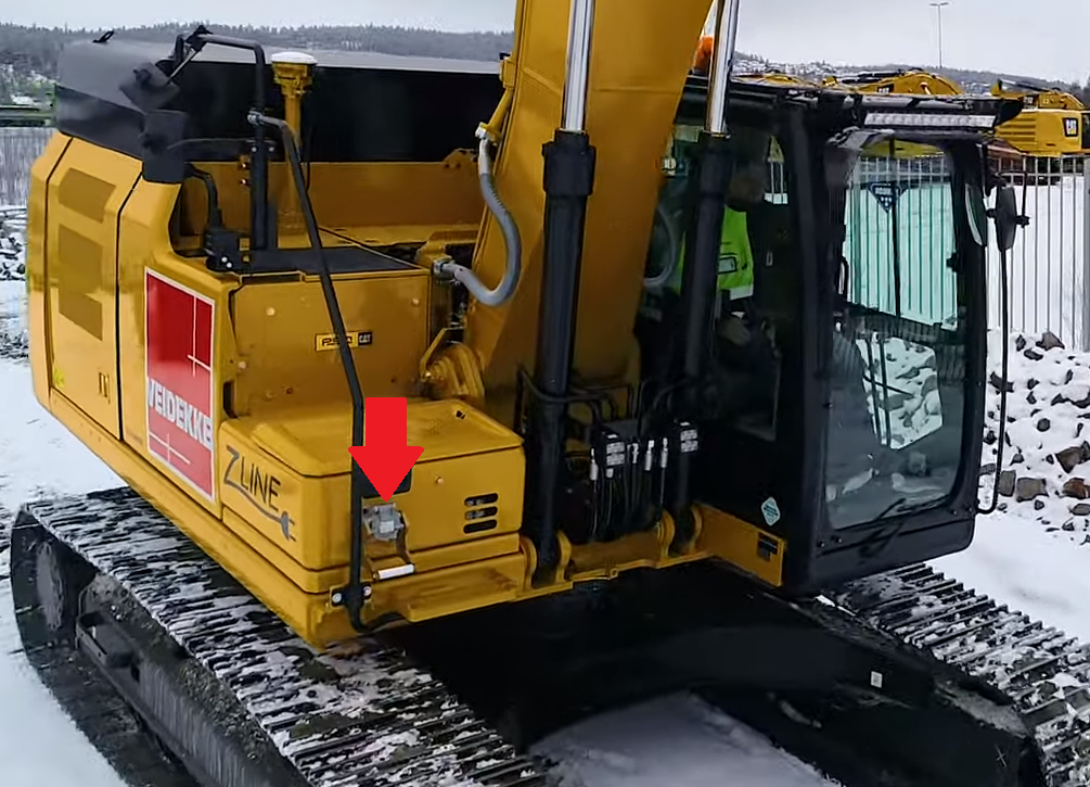 The charging port is located on the front of the excavator’s house on the opposite side of the operator’s cabin. Source: Pon Cat