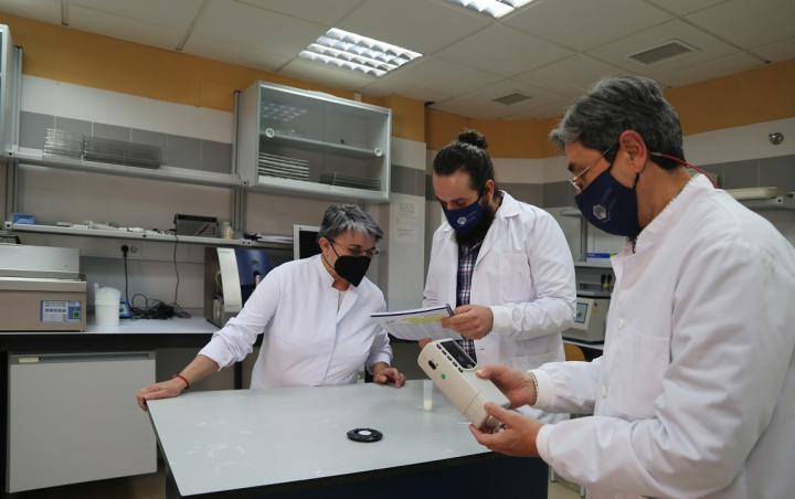 Research team working at the Milk Lab. Source: University of Córdoba