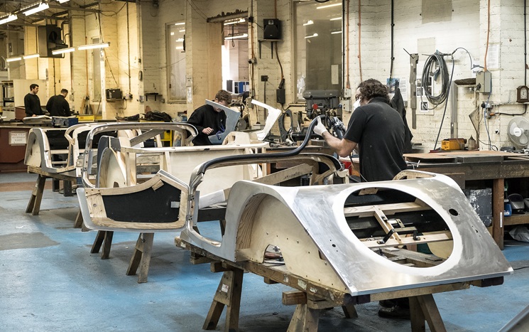 Additive Manufacturing Meets Bespoke Automaking