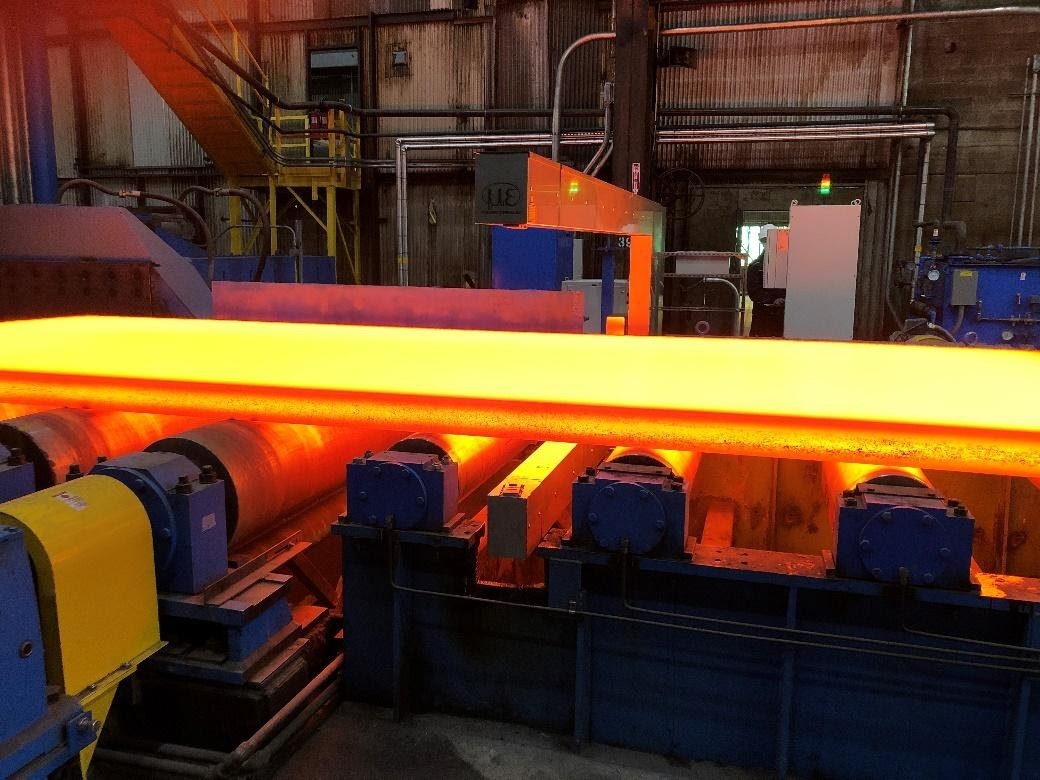 Figure 3. An essential technical detail of the Micro-Epsilon laser scanners is the laser technology used. The red laser is used for measurement tasks in the cold rolling area. The patented Blue Laser Technology is used in the metal industry, especially for red-hot metals. Source: Micro Epsilon
