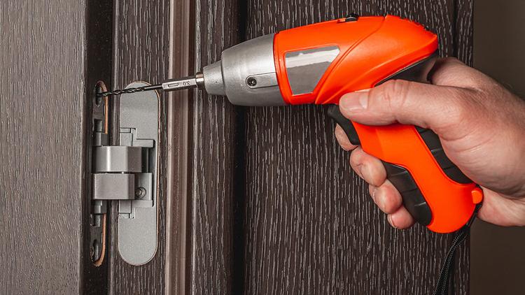 Automatic screwdriver clearance