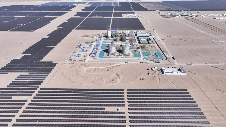 Cold air battery rises in the desert