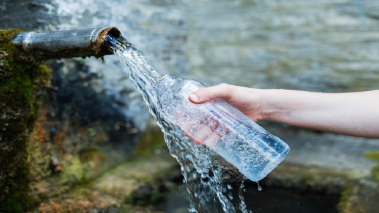 How does raw water compare to tap water? A microbiologist explains why the risks outweigh the benefits