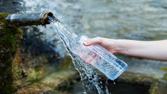 How does raw water compare to tap water? A microbiologist explains why the risks outweigh the benefits