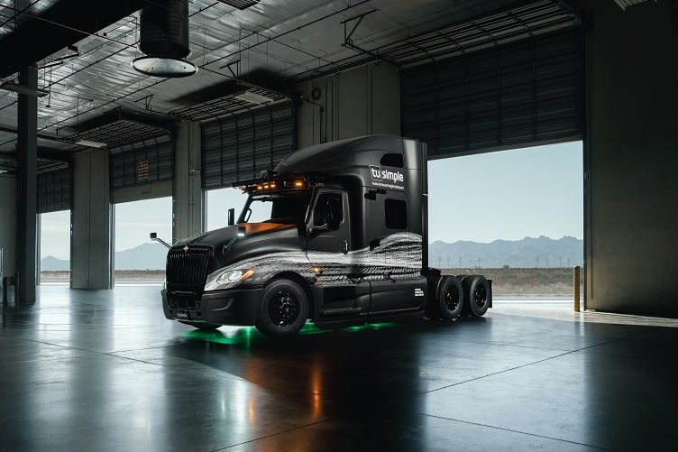 Self-driving truck startup forms safety partnership with insurance firm