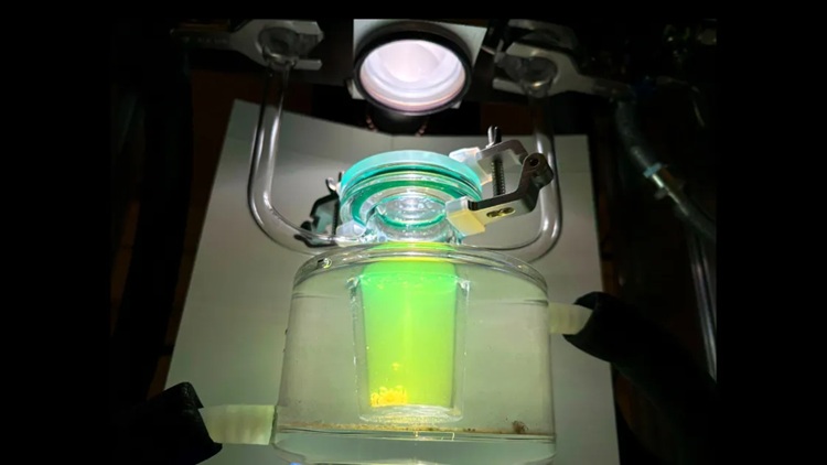 Plastic preferred as solar hydrogen photocatalyst