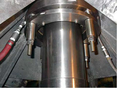 Figure 3: MECO EP Type-1 seal installed on a 300 mm shaft entering the bottom of a high-consistency pulper. The inlet and outlet water flush lines are visible on the left and right sides of the seal. Source: MECO Seal