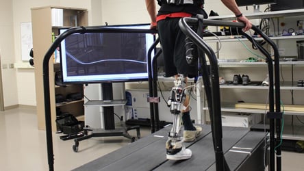 Biomedical engineering researchers at North Carolina State University and the University of North Carolina at Chapel Hill have now developed software that allows powered prosthetics to tune themselves automatically. Source: NCSU
