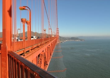 Artist's view of the suicide deterrence barrier. Source: Golden Gate Bridge Highway & Transportation District.