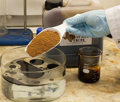Adding the polysulfide to a crude oil sample. Source: Flinders University