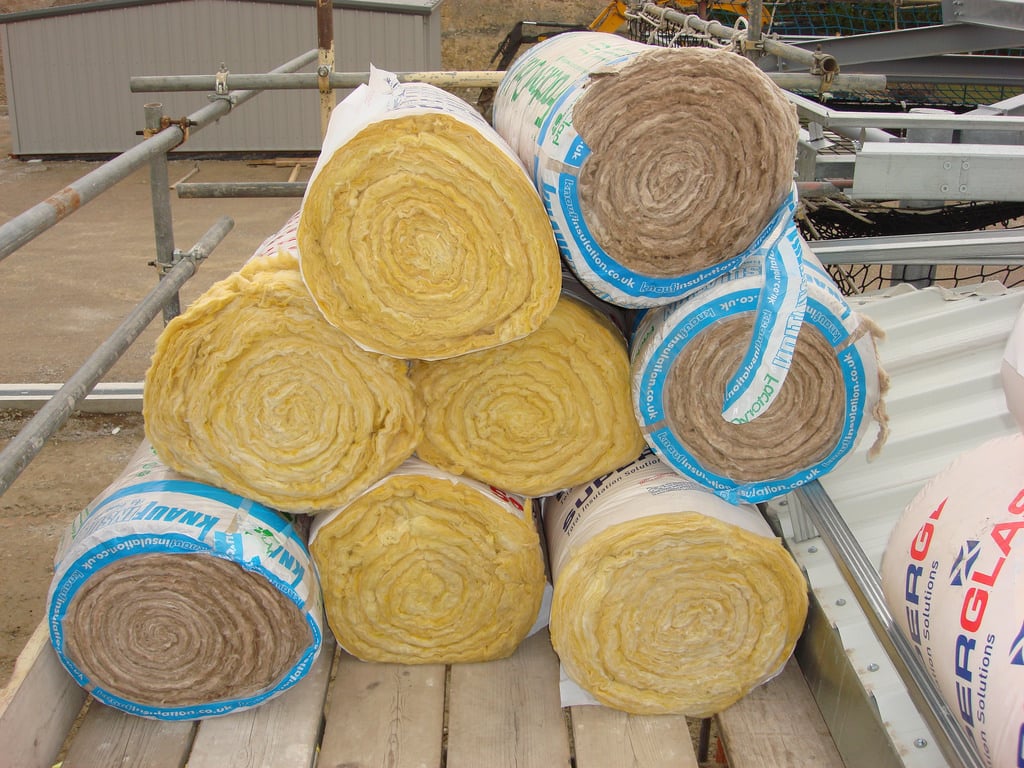 Rolls of Roof Insulation / By Epic Fireworks via flickr / CC BY 2.0 (https://www.flickr.com/photos/epicfireworks/4583077857)