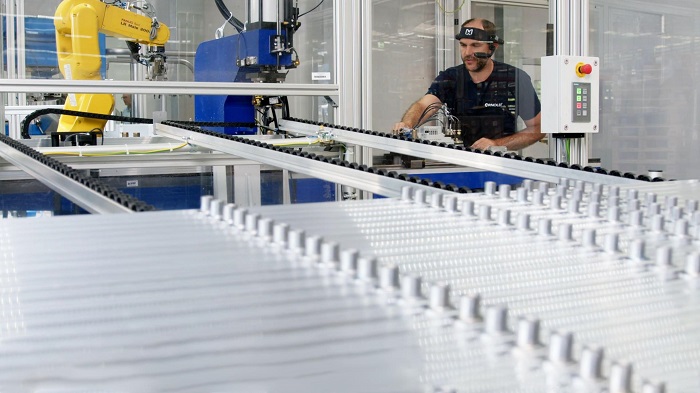 The is expanding the after-sales service for its machines to include digital remote services. Source: ARNOLD Umformtechnik