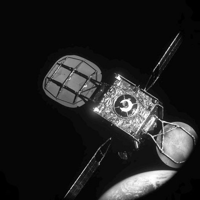 View of IS-901 satellite from MEV-1&rsquo;s &ldquo;near hold&rdquo; position during approach from approximately 20 m with Earth in the background. Source: Northrop Grumman Corporation