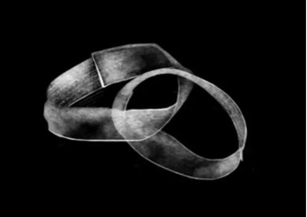 Illustration of hydrogels in a mobius-ring formed through self-healing. Source: Margot Lepetit/Aalto University