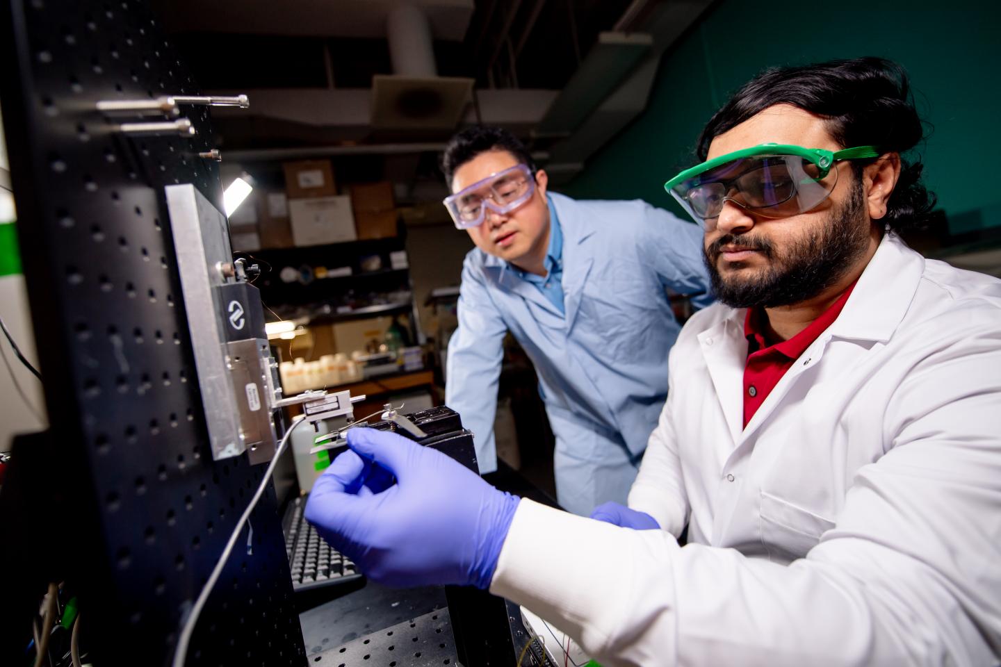 A titanium sphere and a thin platinum wire act as electrodes to deliver a jolt of electricity to a catechol-containing adhesive. A Michigan Tech team has used electricity for the first time to deactivate a catechol-containing adhesive in salt water. Source: Sarah Bird/Michigan Tech