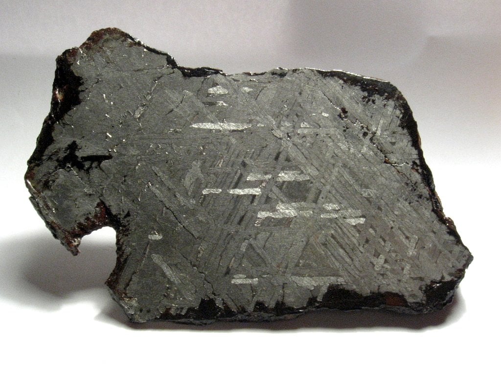 Figure 1. Toluca meteorite showing widmanstatten structure. Source: H. Raab/CC BY-SA 3.0