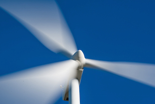 The technology offers up to 10% more annual energy production than an 80-meter-high tower. Image credit: Pixabay.