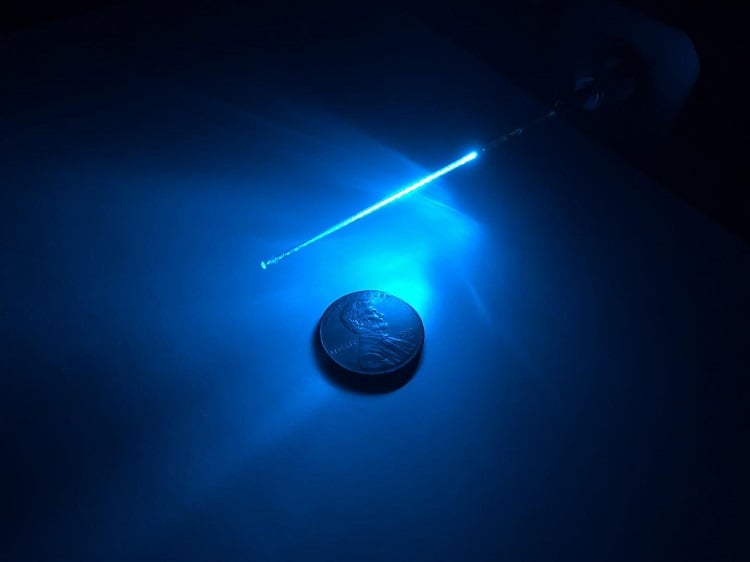 A single UVC light-diffusing optical fiber. Source: David Welch, Ph.D., Columbia University Vagelos College of Physicians and Surgeons