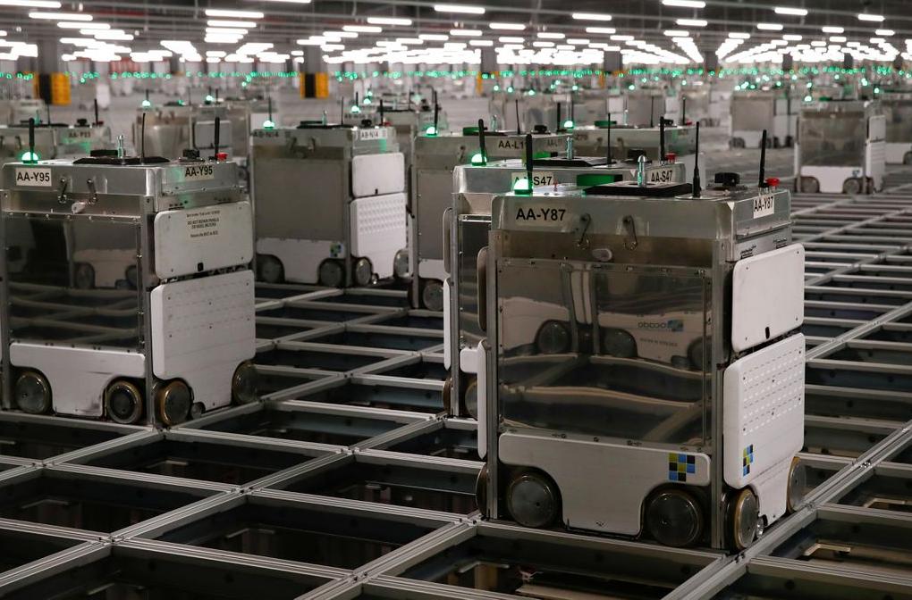 Robots are optimizing a warehouse in Erith, London. Source: Reuters/Paul Childs
