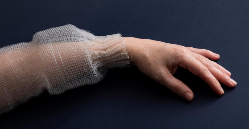 MIT researchers have created the first fabric-fiber to have digital capabilities, ready to collect, store and analyze data using a neural network. Source: Anna Gittelson/Roni Cnaani