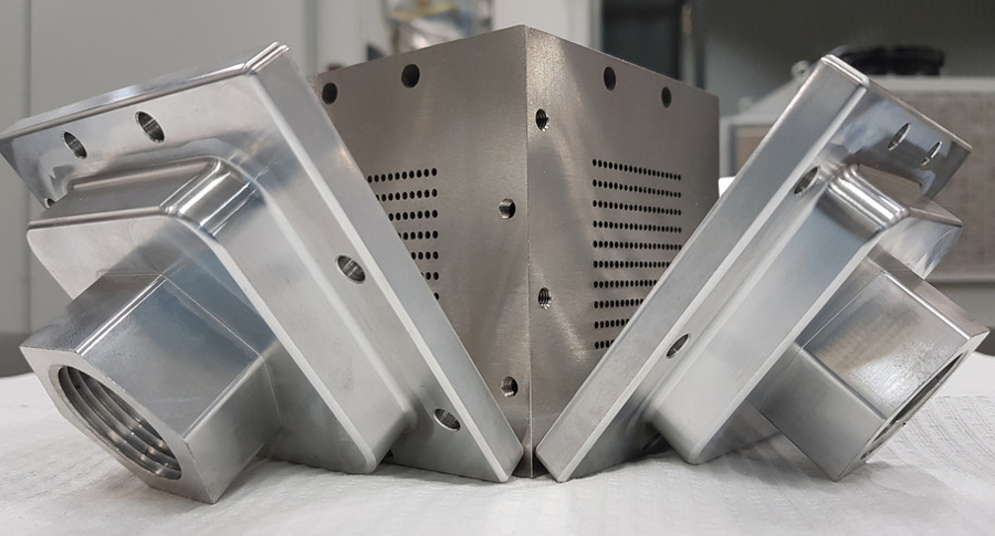 Compact heat exchanger made from stainless steel AISI 316L printed in SENAI Innovation Institute for Manufacturing Systems and Laser Processing (Joinville-SC) in a project with UFSC and PETROBRAS. Source: Zeiss