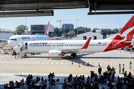 A Qantas 737 (foreground) and 787 (background) in Sydney. Source: Jetstar Airways / CC BY-SA 2.0