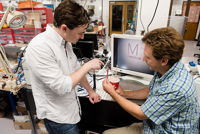 An in-body cleaner for a laparoscopic camera was inspired by the scoop at the end of a Slurpee straw. Source: University of Texas at Austin