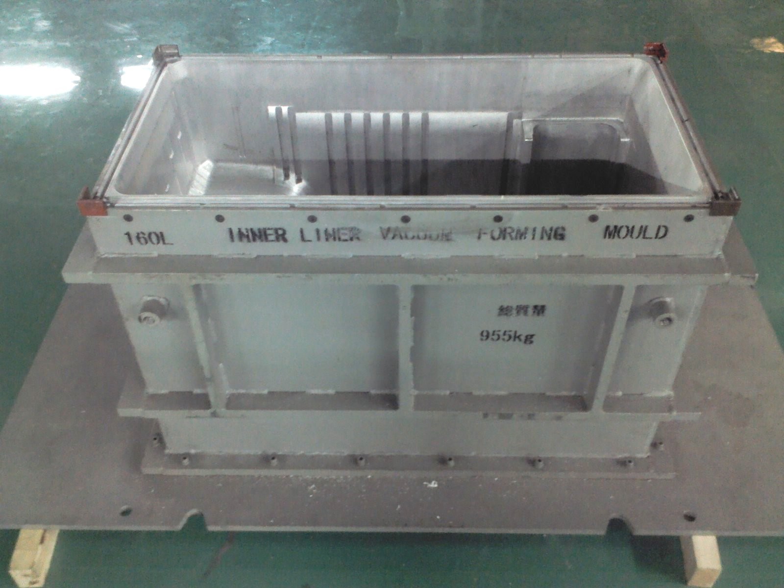 Figure 1: Vacuum forming mold made with a steel frame and aluminum cavity, designed to produce the inner liner of a refrigerator. Source: Blue tooth7/CC BY-SA 4.0