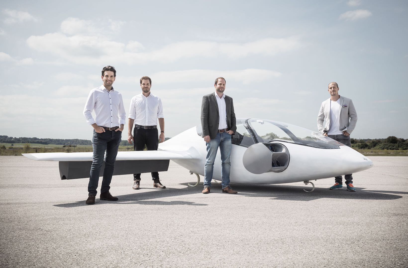 The four Lilium co-founders with the first generation (2-seats) aircraft. Source: Lilium