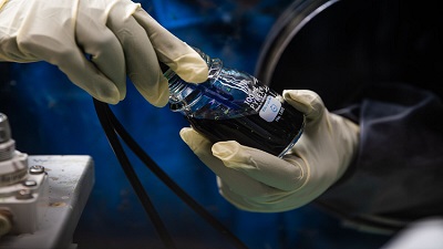The experimental flow battery electrolyte has shown long life in a laboratory setting. Source: Andrea Starr/U.S. Pacific Northwest National Laboratory