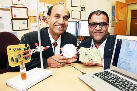 Professor Subhas Mukhopadhyay (l) and Dr. Asif Zia (r) have developed an electrochemical sensing system to quantify leached DEHP. Image credit: Massey University.