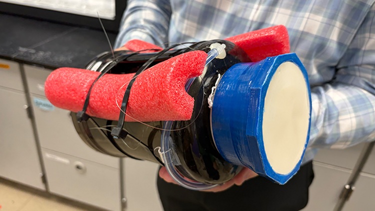 Buoy beats back algal blooms