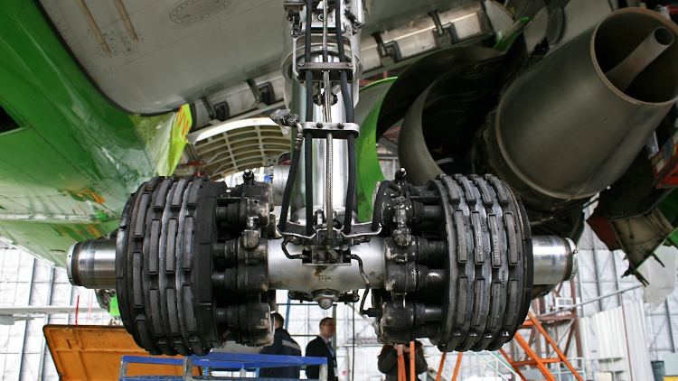 How do aircraft brakes work?
