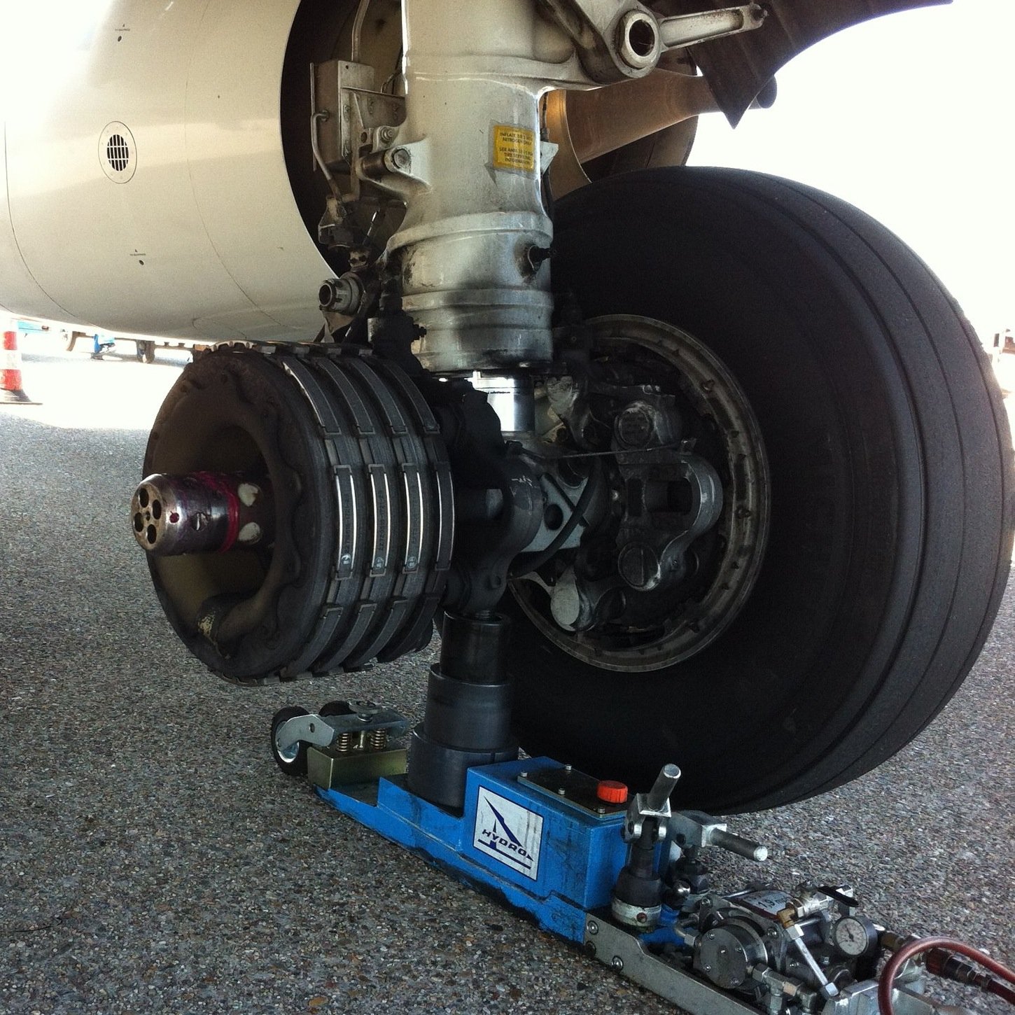 A brake assembly on a Boeing 737NG main landing gear, visible after removal of one the wheels. Source: SKYbrary (Click image to enlarge)